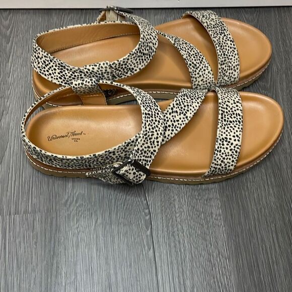 Universal Thread Lug Sole Sandals Leopard Print Animal Print Strap Size 11 - Picture 2 of 8